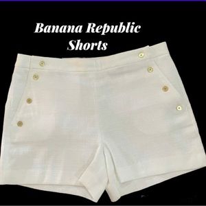 Banana Republic shorts 4”